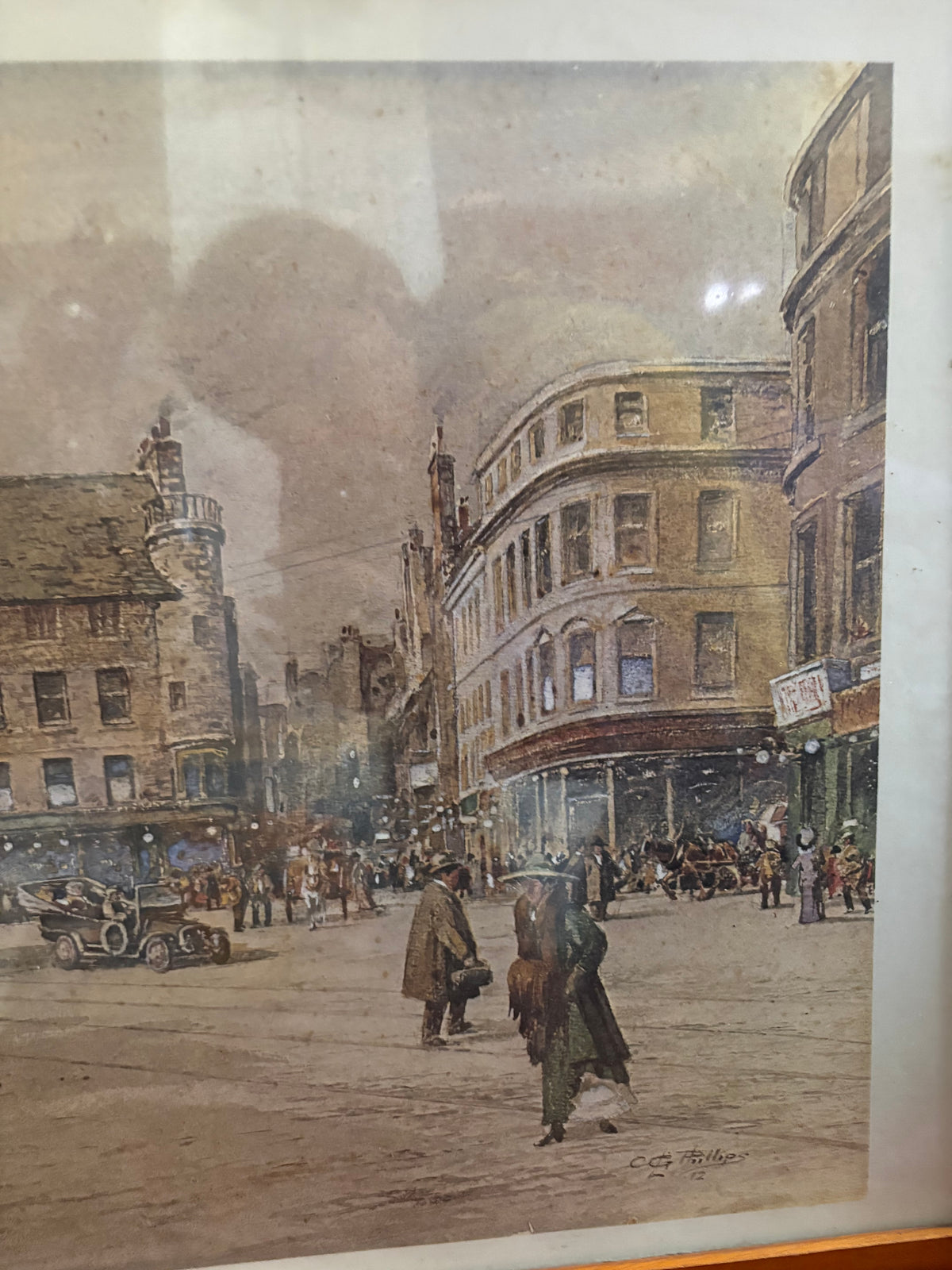Right-side detail of the Dundee street print showing pedestrians, shopfronts and tall curved buildings.