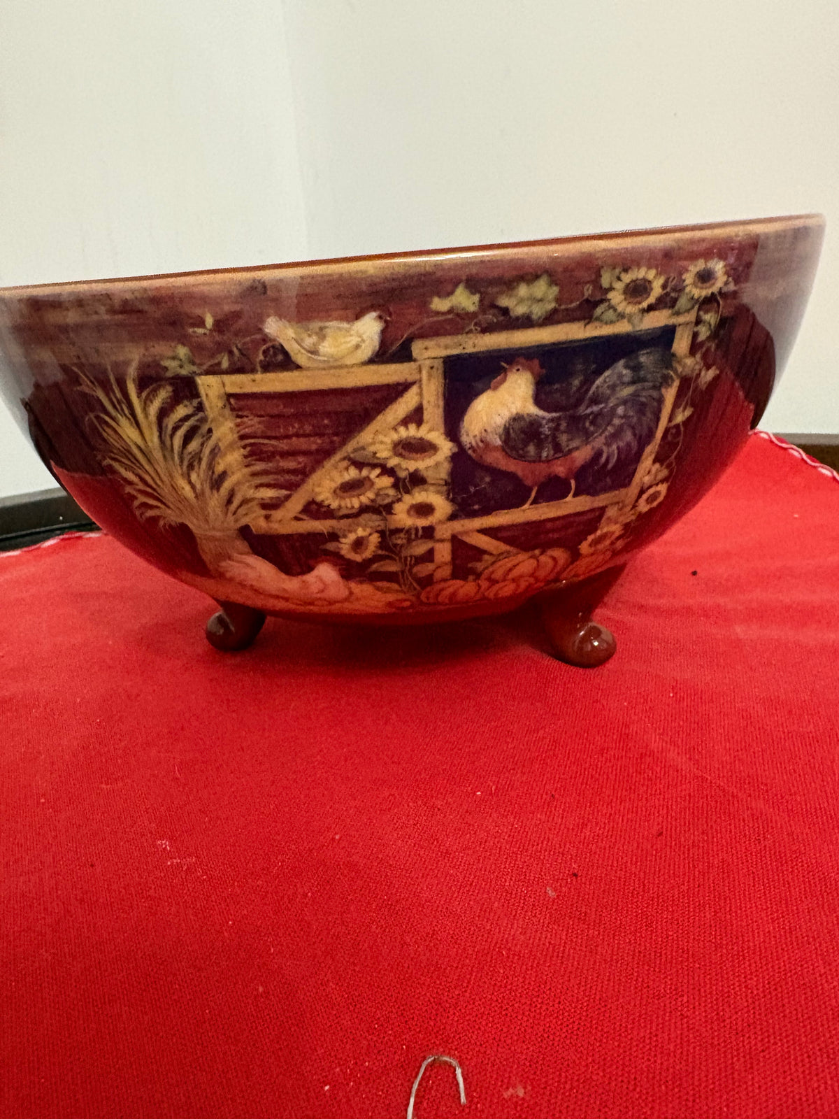 VINTAGE FARMHOUSE STYLE ROOSTER AND SUNFLOWER FOOTED CERAMIC BOWL