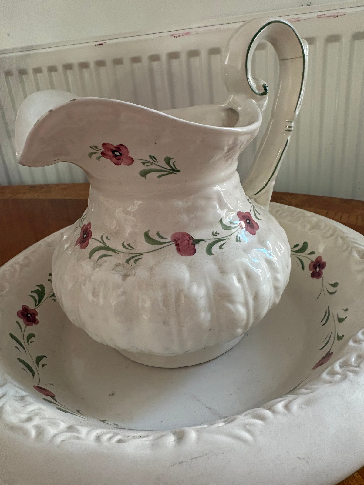 VINTAGE FLORAL PORCELAIN WASH PITCHER AND BASIN SET
