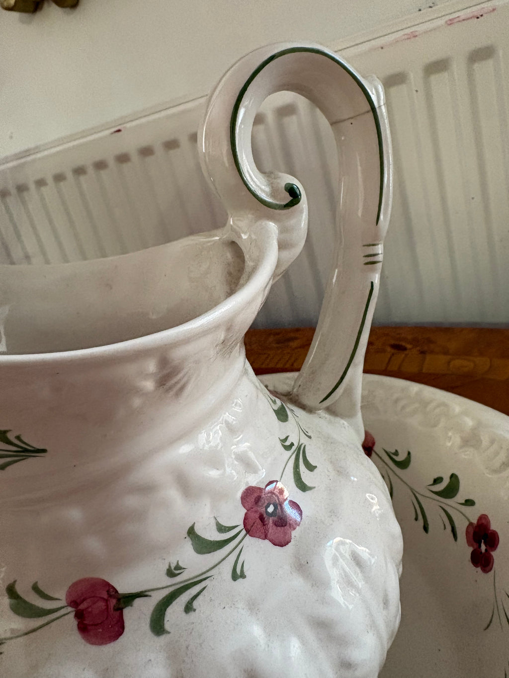 VINTAGE FLORAL PORCELAIN WASH PITCHER AND BASIN SET